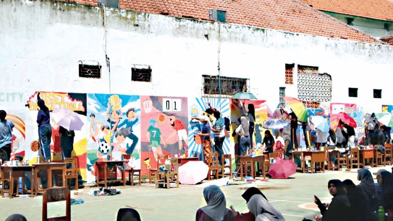 MEROKET: Selain mendukung minat dan bakat siswa, SMAN 1 Mojokerto juga mempermudah pelayanan administrasi siswa dan para alumni.