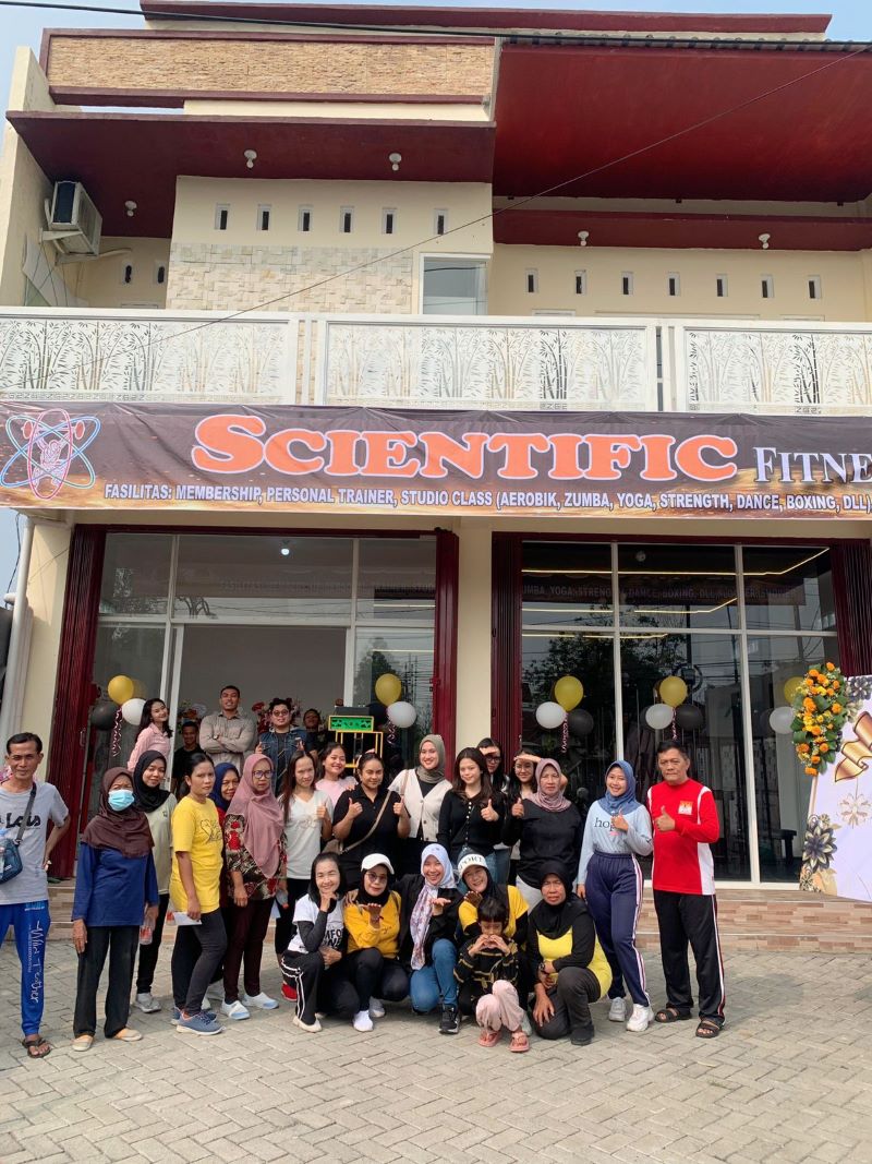 SEMUA KALANGAN: Hari pertama pembukaan Scientific Fitness, dikunjungi banyak masyarakat.