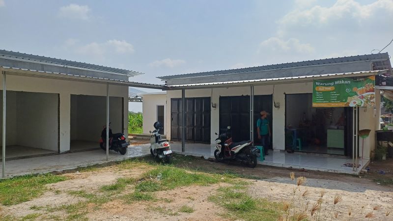 MANFAAT: Beberapa kios atau lapak yang sudah siap di sewa bagi masyarakat yang ingin berjualan dalam meningkatkan perekonomian.