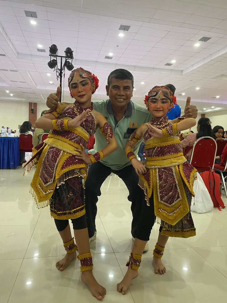 RUTIN: duet Khadijah Az-Zahra dan Al Kyena sukses meraih medali emas Porprov IX di cabor dancespot nomor tradisional dance sport elite.