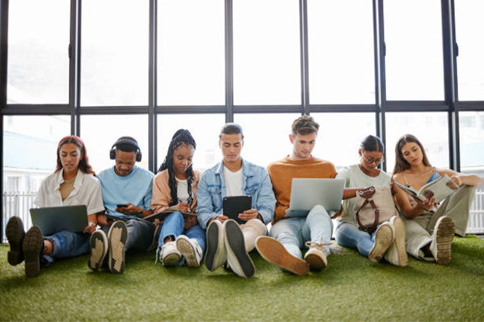 - Generasi z atau yang Kita biasanya sebut dengan Gen Z adalah Sekelompok Orang yang lahir antara tahun 1997 Sampai 2012.  SUMBER FOTO: iStock