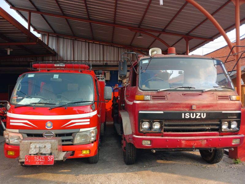ARMADA USANG: Sejumlah kendaraan andalan UPTD Damkar Kota Mojokerto yang telah usang dimakan usia mempengaruhi performa ketika menangani kebakaran.