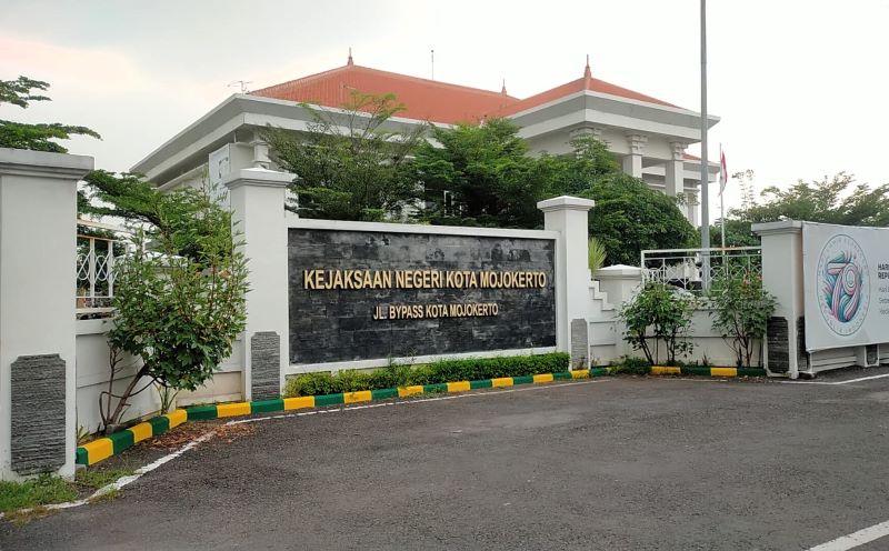 TERKUNCI: Proyek pujasera kapal di Taman Bahari Mojopahit (TBM) masih disegel Kejaksaan Negeri Kota Mojokerto.