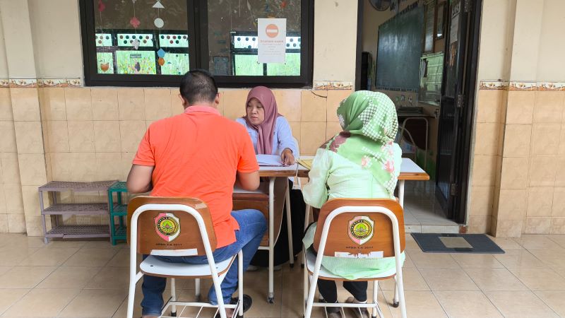 TAK BERTAMBAH: Suasana pendafatran calon siswa baru di SDN Tampungrejo, Kecamatan Puri, beberapa waktu lalu.