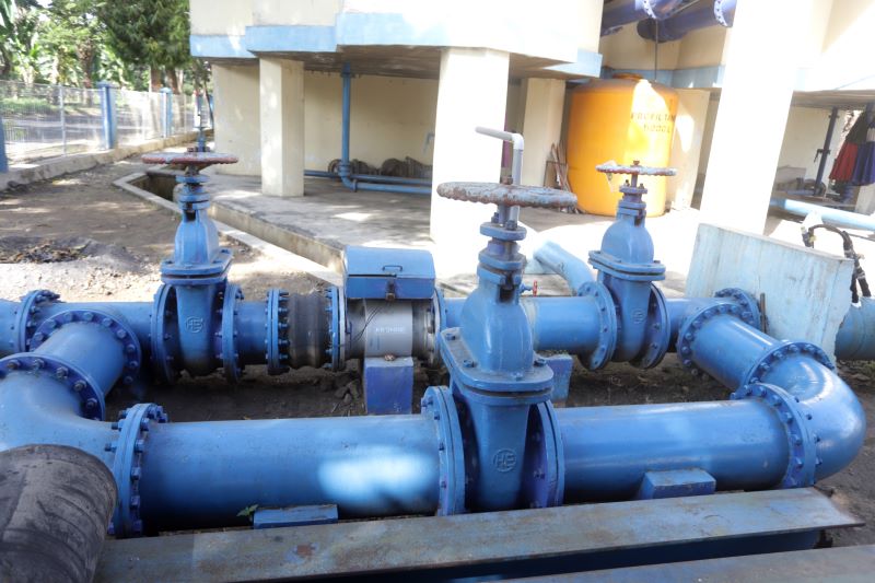 DIKELUHKAN: Instalasi air di kantor Unit Produksi PDAM Maja Tirta Kota Mojokerto, Jalan Mayjen Sungkono, Kelurahan Wates, Kecamatan Magersari.