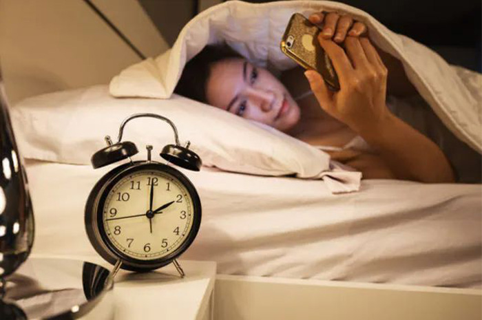 Di tengah padatnya aktivitas, banyak orang yang melewatkan jam tidur untuk pekerjaan atau untuk hiburan malam sumber foto: pinterest