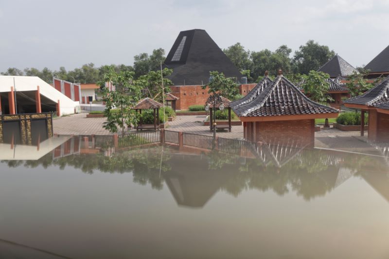 PROYEK STRATEGIS BERMASALAH: Kompleks area Taman Bahari Mojopahit di Kecamatan Prajurit Kulon, Kota Mojokerto menyisakan problem besar mulai kasus korupsi pujasera kapal Majapahit.