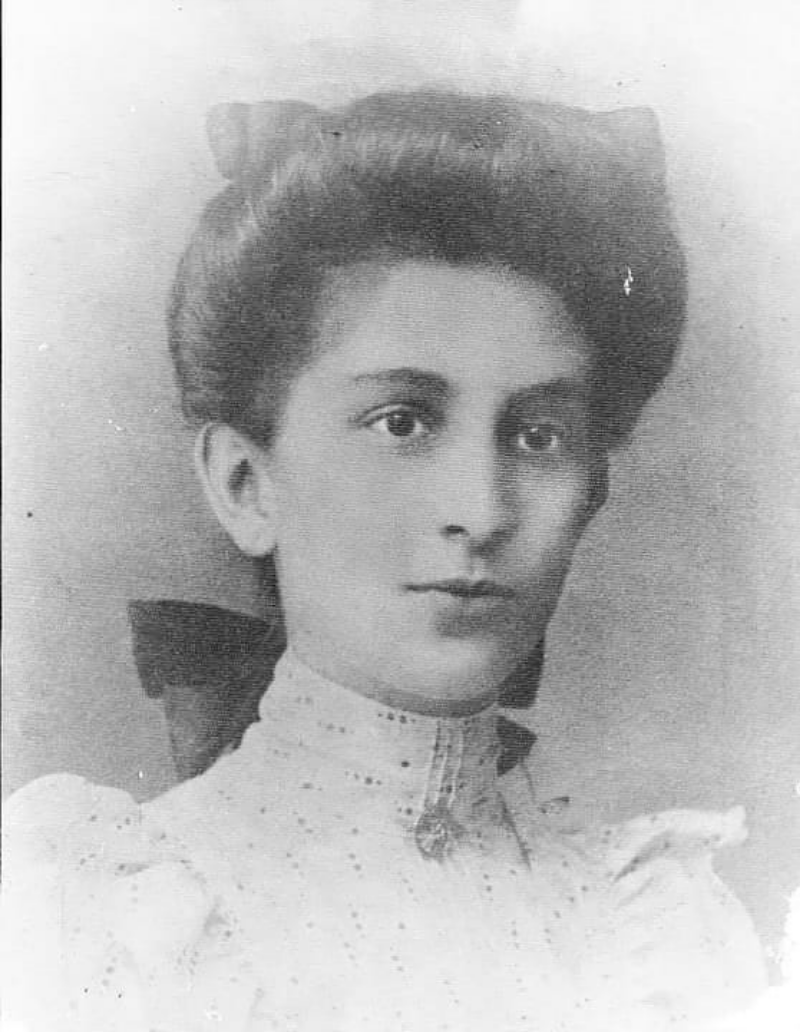 Maria Fransisca Duppon Kremer, istrinya dr. Soemarjoedo