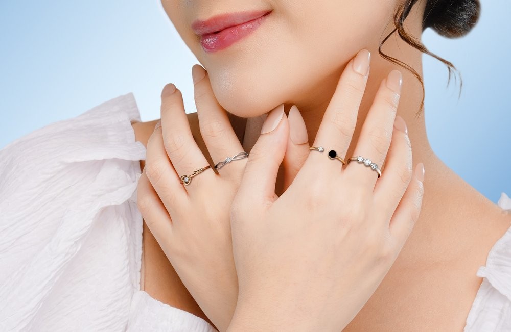 Gaya Pakai Cincin Bisa Ungkap Kepribadianmu, Ini Makna di Balik Pilihan Jarimu!