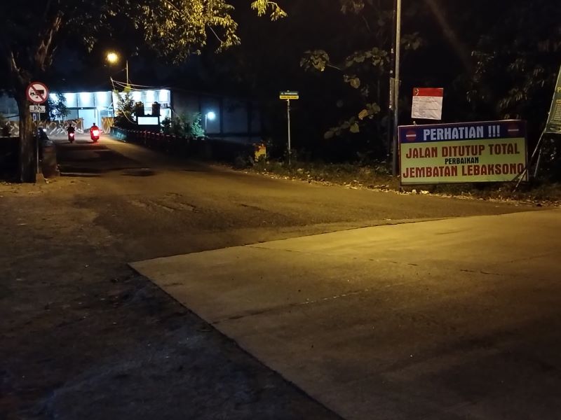DITUTUP: Jembatan Lebaksono, Kecamatan Pungging mulai hari ini ditutup total lantaran segera dilakukan perbaikan.