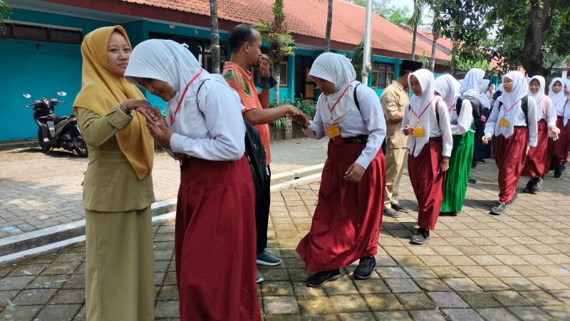 PENGENALAN: Siswa baru SMPN 1 Jatirejo, Kabupaten Mojokerto, mengikuti MPLS tahun ajaran 2025/2026.
