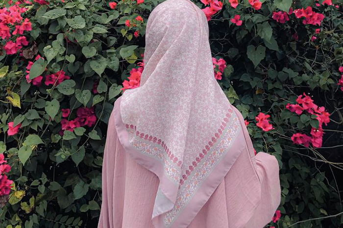 Pasti kalian sering bertemu dengan cewek yang pakaiannya berwarna pastel, warna- warna lembut seperti lilac, baby blue, sampai soft pink. sumber foto: pinterest