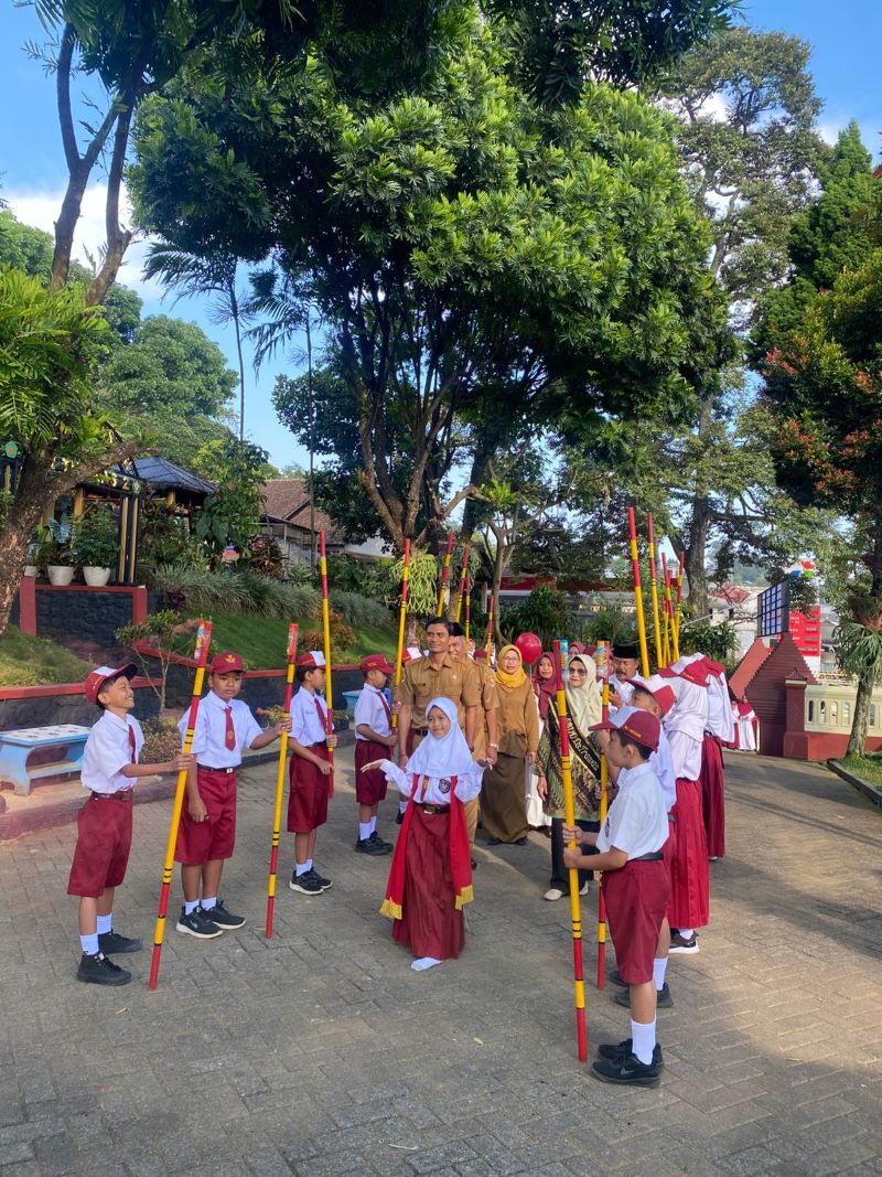 SEMANGAT: SDN Trawas 2 gelar MPLS dengan berbagai kegiatan positif sebagai momen awal membentuk karakter siswa sejak dini.