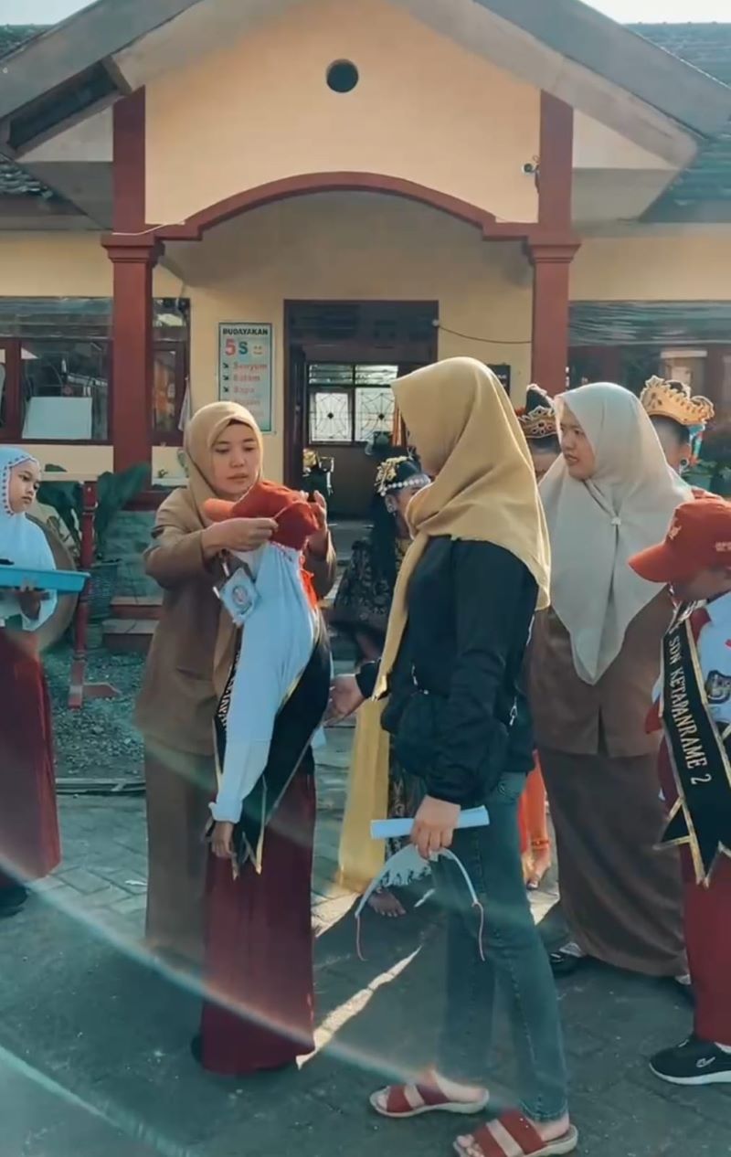 PENUH SEMANGAT: SDN Ketapanrame 2 menggelar MPLS dengan penuh semangat dan antusias. Momentum ini sebagai ajang pembentukan karakter siswa sejak dini.