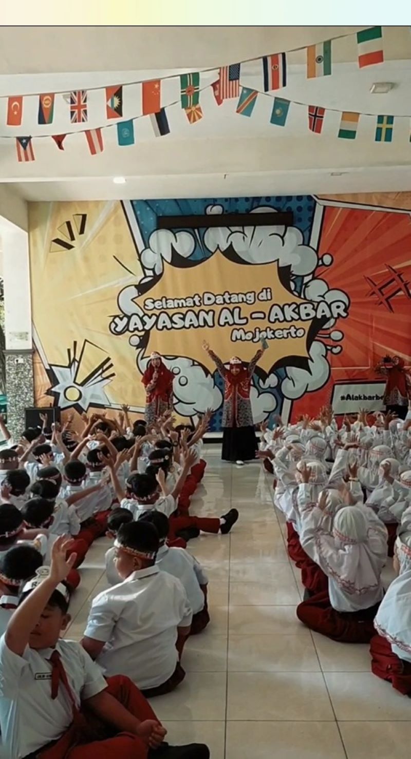 ADAPTASI: Siswa baru SD Islam Al-Akbar, Kecamatan Bangsal, mengikuti MPLS tahun ajaran 2025/2026.
