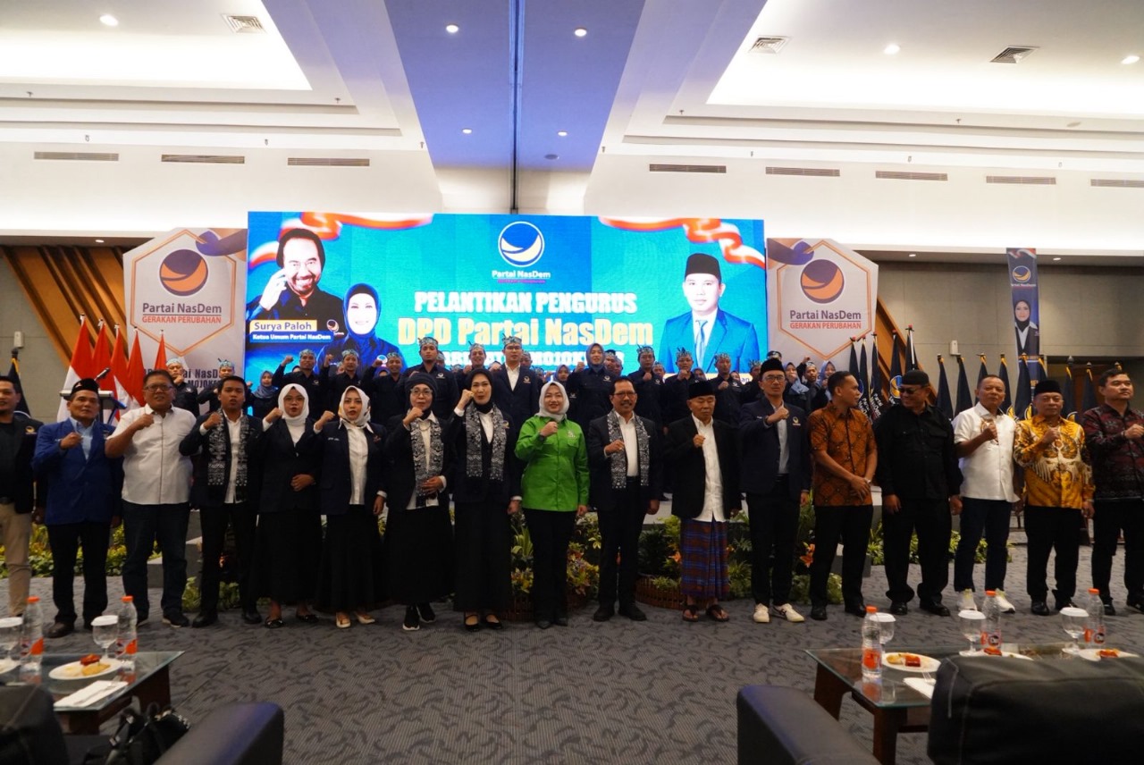 SINERGISITAS: Ketua DPD Partai NasDem Kabupaten Mojokerto Muhammad Habibur Rochman bersama jajaran pengurus periode 2025-2030 menjadi energi baru bagi penguatan peran partai di daerah.