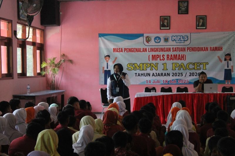 MASA PENGENALAN: Siswa baru SMPN 1 Pacet mengikuti kegiatan MPLS tahun ajaran 2025/2026.