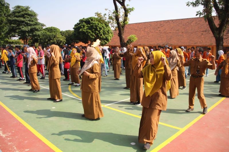 BUGAR: Siswa baru SMAN 1 Pacet senam bersama, implementasi program gerakan 7 KAIH.