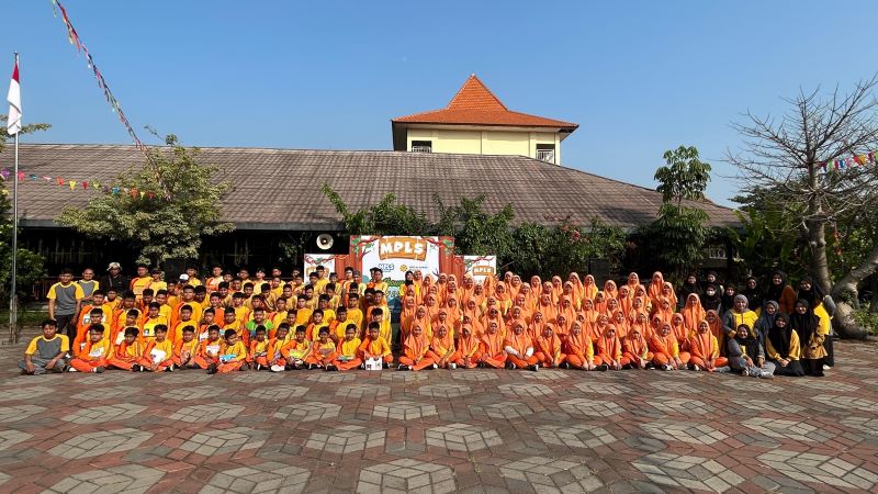 CERIA: Peserta didik baru SMP Islam Al-Akbar Mojokerto disambut dengan kehangatan oleh warga sekolah.