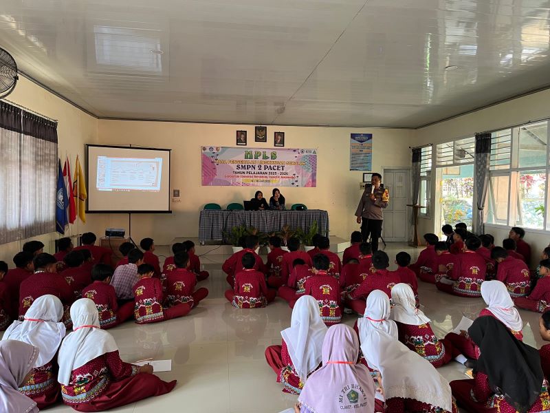 EDUKASI: SMPN 2 Pacet gandeng kepolisian untuk memberikan edukasi mengenai pencegahan penyalahgunaan NAPZA pada MPLS.
