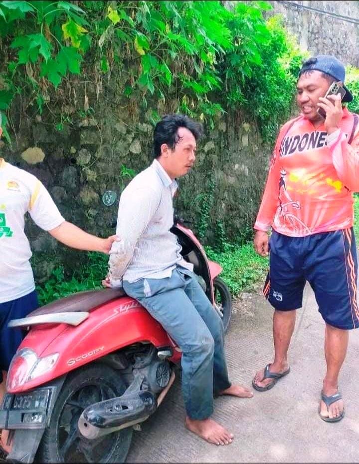 TERTANGKAP BASAH: Miftakhul Farid Hakim, pelaku penculikan dan pencabulan terhadap anak saat diringkus anggota Jatanras Unit Tipidum Satreskrim Polres Mojokerto Februari lalu.