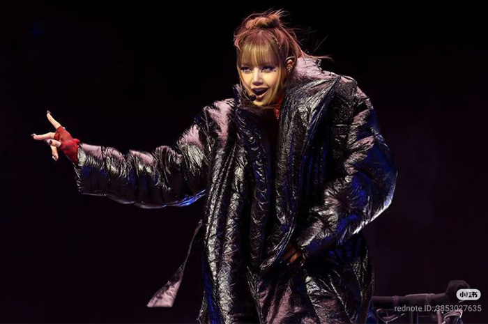 Sejak merilis lagu Thunder, LISA anggota BLACKPINK yang kini bernaung di bawah agensinya sendiri, yaitu LLOUD kembali membuktikan bahwa ia bukan sekedar idola global.  sumber foto: pinterets