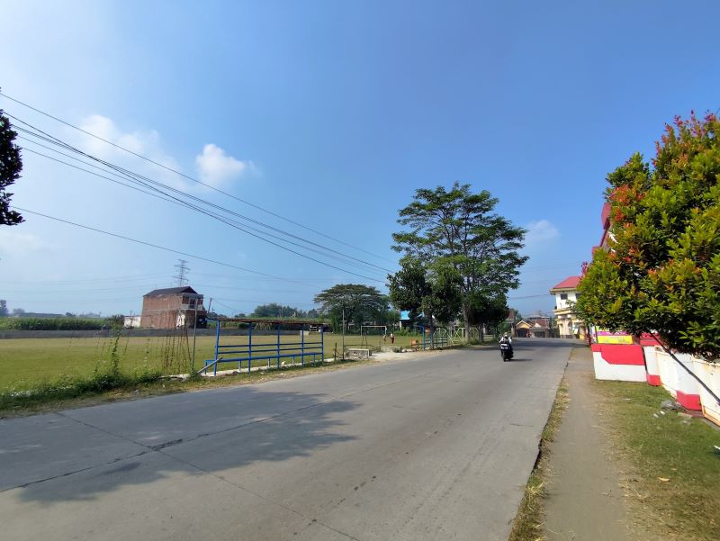 MENGALI PELUANG: Kondisi lapangan Desa Tawar, Kecamatan Gondang, menjadi salah satu potensi pengembangan di sektor ekonomi desa.