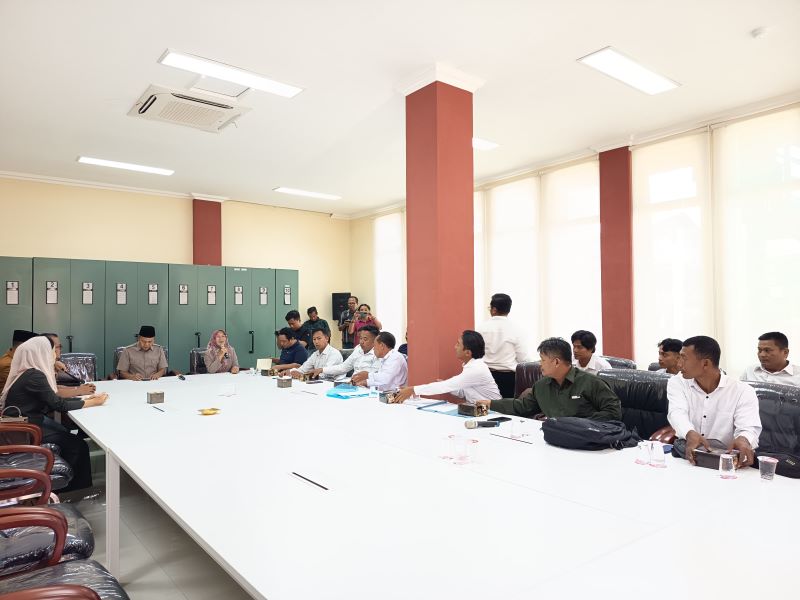 SAMPAIKAN ASPIRASI: Komisi I DPRD Kota Mojokerto menerima perwakilan tenaga non-ASN Pemkot Mojokerto untuk menggelar hearing, Jumat (1/8).