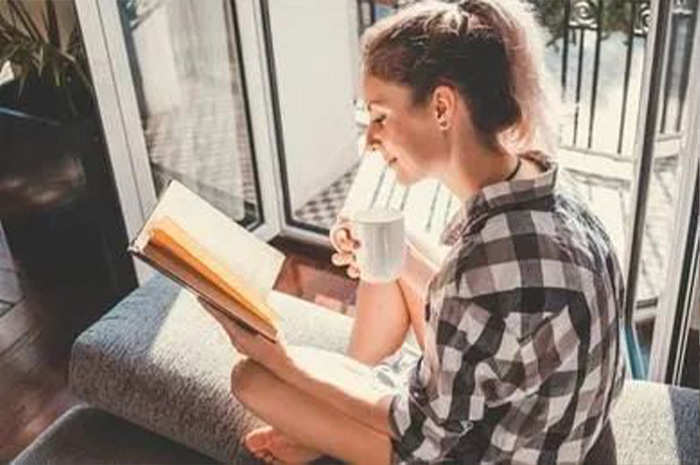 Dalam dunia yang digerakkan oleh notifikasi, streaming tanpa henti, dan interaksi digital instan, kita sering lupa bagaimana rasanya menjalani hari tanpa layar. sumber foto: pinterest