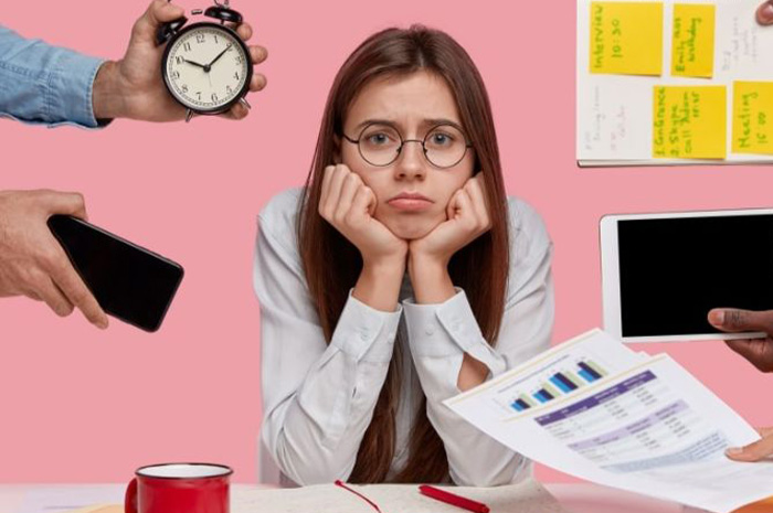 Di era digital yang serba cepat, hustle culture atau budaya kerja keras tanpa henti semakin populer, terutama di kalangan anak muda. Sumber Foto: Pinterest