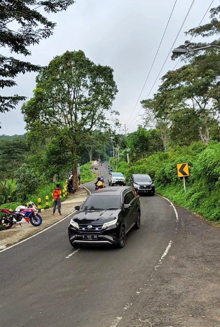 AKAN DILENGKAPI: Dishub Jatim bakal menambah rambu petunjuk sebelum jalur penyelamat turunan Rest Area Sendi, Desa/Kecamatan Pacet.