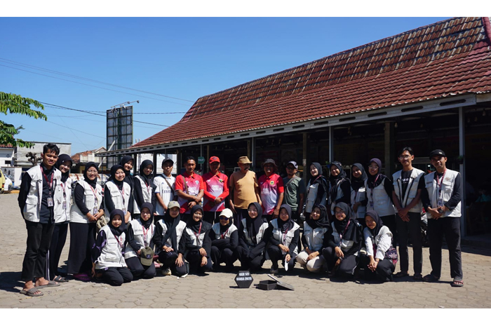 Dari Sampah Jadi Berkah, KKN 141 UINSA Kenalkan Ekonomi Sirkular ke Warga Sukosari Lor