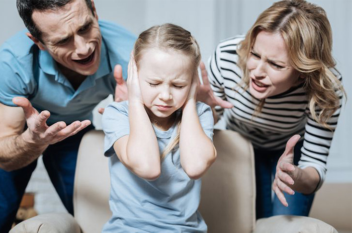 Pola asuh adalah fondasi utama dalam membentuk perkembangan mental dan emosional seorang anak. sumber foto: pinterets