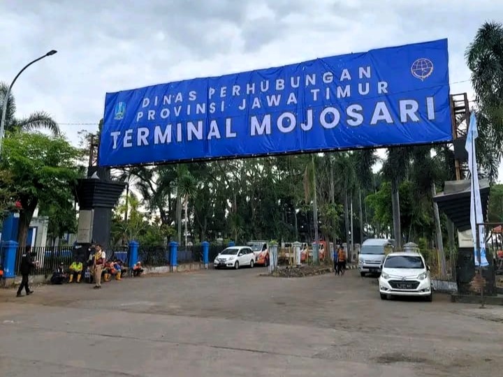 AKTIF LAGI: Terminal Mojosari bakal segera dilintasi angkutan trayek anyar rute Mojokerto - Trawas. (foto: Martda Vadetya)