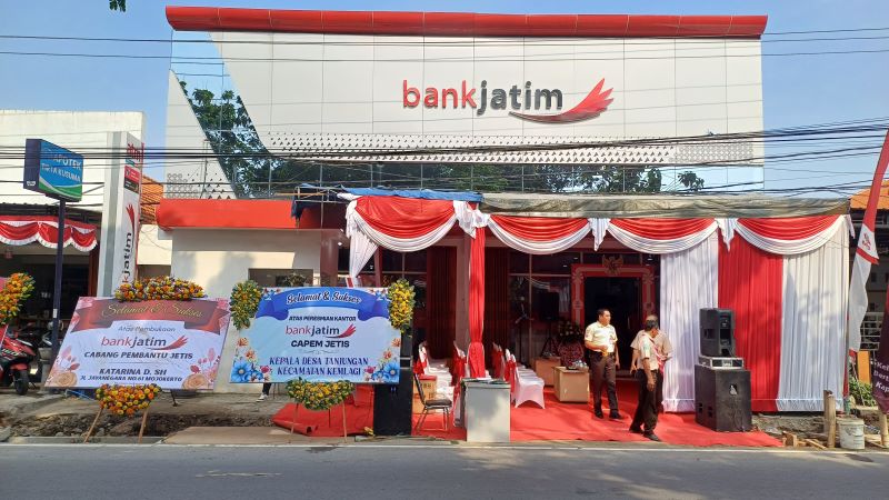 MEGAH: Kantor Bank Jatim Cabang Pembantu Jetis di Jalan PB Sudirman No. 20 Jetis.