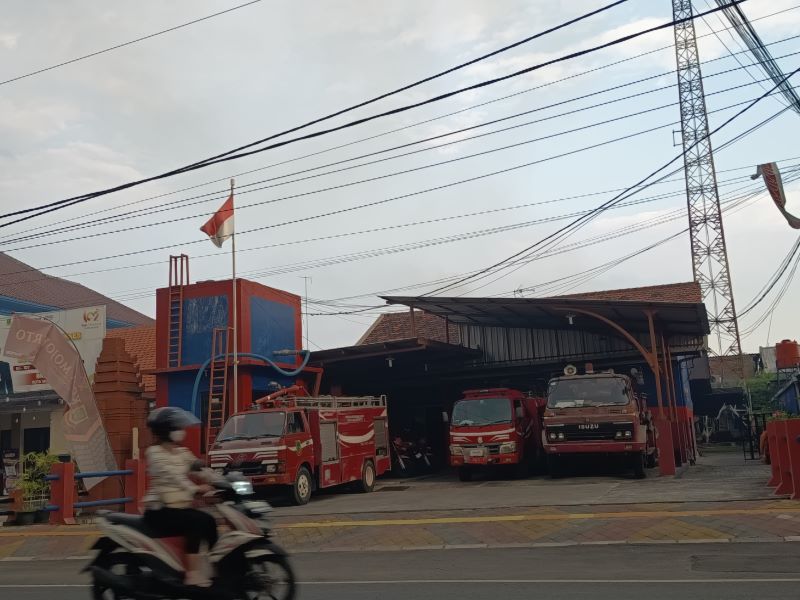 BAKAL DILEPAS: UPTD damkar yang selama ini dinaungi Satpol PP Kota Mojokerto akan dimasukkan dalam BPBD.