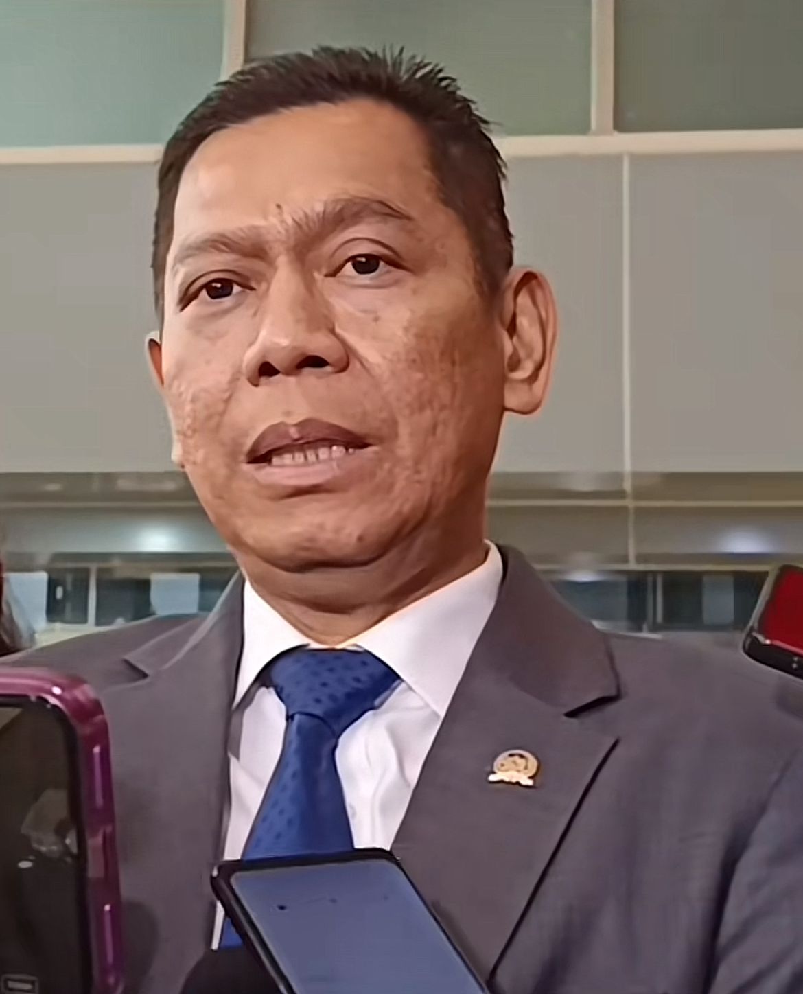 Wakil Ketua DPR RI Adies Kadir saat memberikan keterangan.