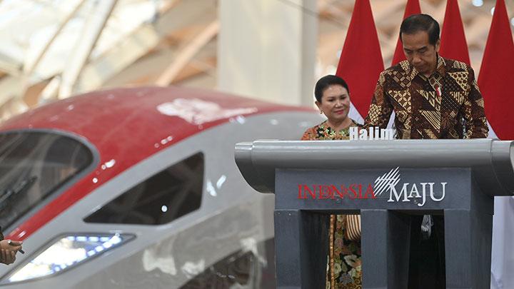 KAI Terancam Bangkrut, DPR Angkat Suara Soal Kerugian Triliunan dari Kereta Cepat Whoosh.