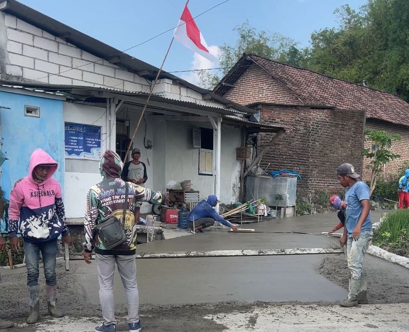 MULUS: Kondisi jalan antardusun Galenglo, Desa Kesimantengah, Kecamatan Pacet usai diperbaiki.