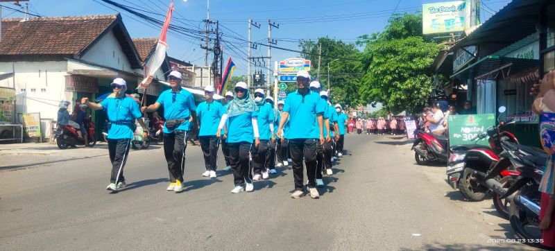 SEMANGAT 45: K3S Kecamatan Ngoro menjadi regu kehormatan lomba gerak jalan HUT ke-80 RI, Sabtu (23/8).