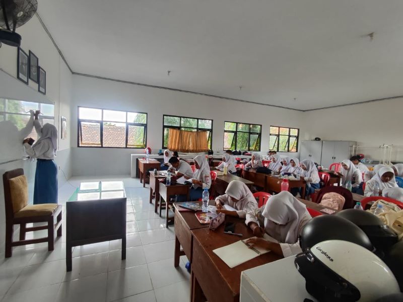 SERENTAK: Pelaksanaan TKA jenjang SMA/SMK bakal dilaksanakan perdana mulai November nanti. Siswa diimbau segera mendaftar tes pengganti UN tersebut.