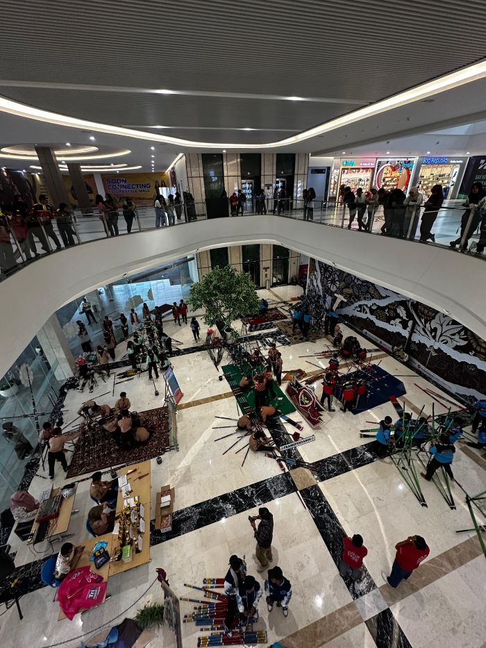 ANTUSIAS: Para Peserta sangat antusias mengikuti lomba Sunrise Pionering Show di Aurora Atrium Sunrise Mall 2 Mojokerto.