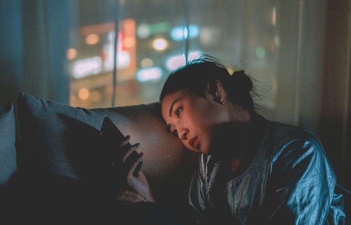 Ilustrasi Gen Z Ketergantungan Curhat ke ChatGPT (Sumber Foto: Pexels)