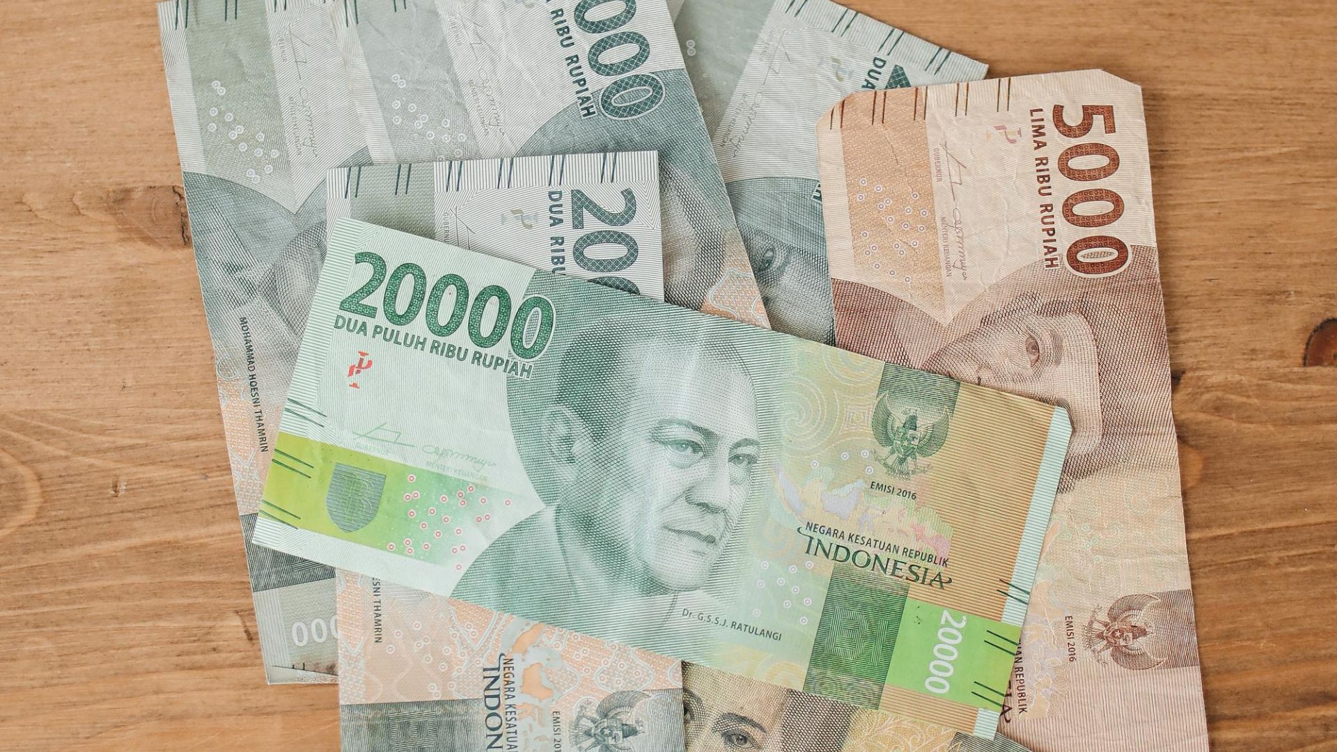 Mengelola finansial pribadi adalah tugas yang cukup menantang, apalagi di era sekarang yang penuh dengan berbagai godaan untuk mengeluarkan uang dengan sembarangan.