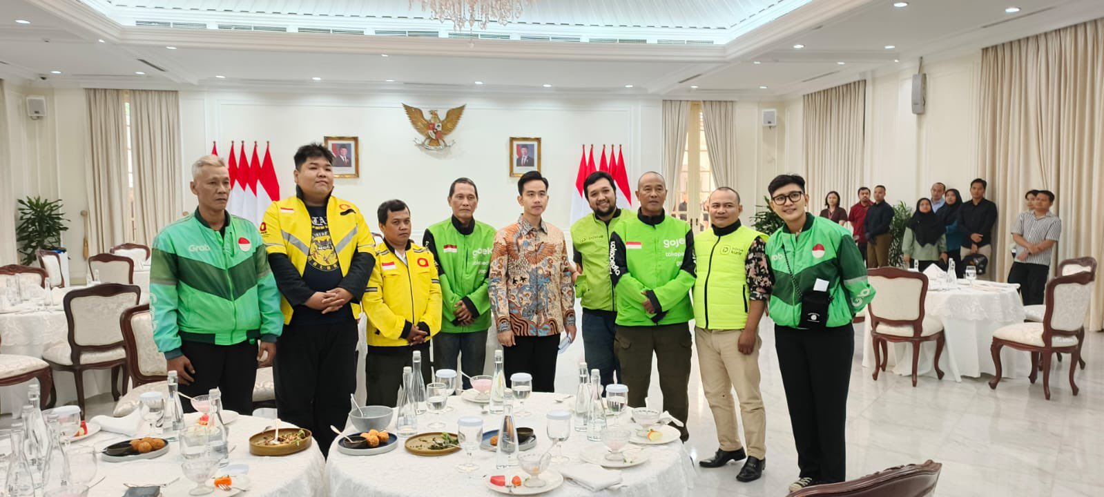 Pertemuan antara Wakil Presiden Gibran Rakabuming Raka dengan sejumlah pengemudi ojek online (ojol) di Istana Wapres