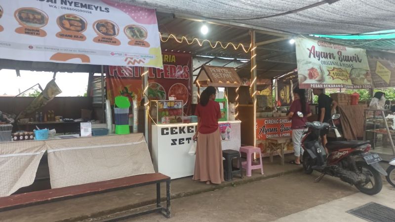 DISENTUH INOVASI: Kondisi Pujasera GGS Pawon Mojopahit, yang menjadi ikon wisata Desa Sumbertebu.
