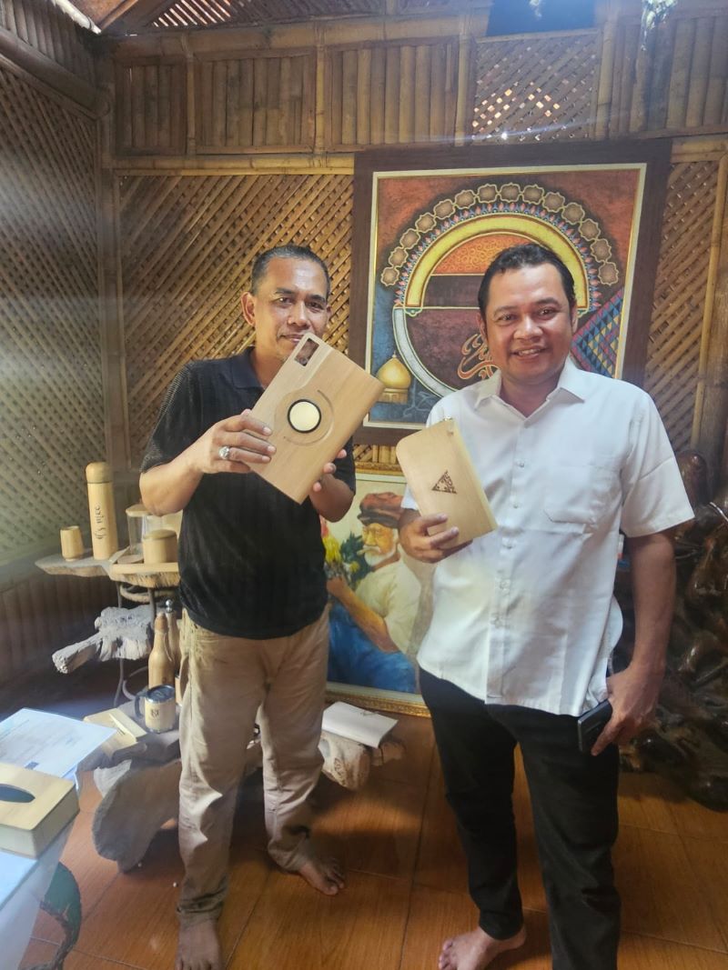 DUKUNG IKM: Ketua Fraksi PKS DPRD Kabupaten Mojokerto Sugiyanto dukung pengembangan IKM naik kelas.