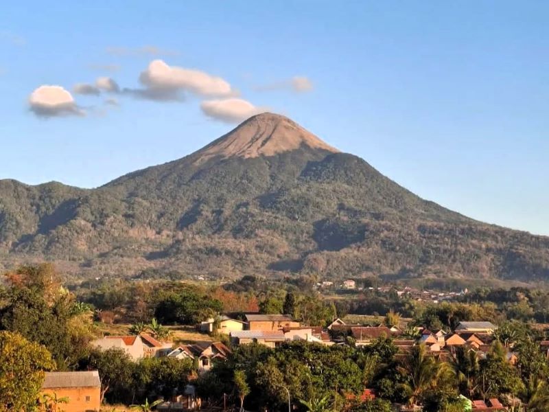 DALAM PEMATAUAN: BPBD Kabupaten Mojokerto dan Tim SAR Penanggungan terus memantau perkembangan laporan pendaki Gunung Penanggungan tersesat, Minggu (7/9).