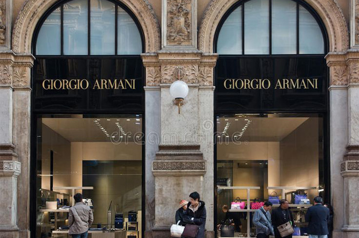 Dalam dunia fashion internasional, nama Giorgio Armani telah menjadi simbol kemewahan, keanggunan, dan kesederhanaan yang abadi. Sumber Foto: Pinterest