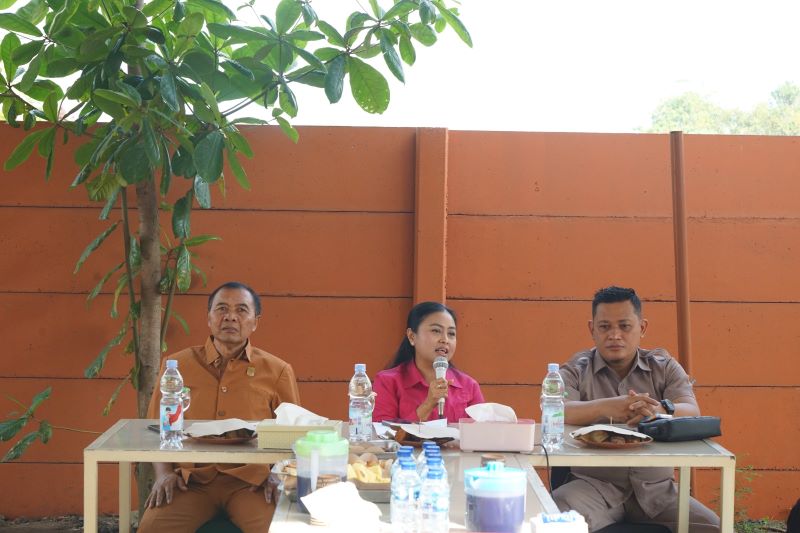 DUDUK BERSAMA: Ketua DPRD Kota Mojokerto Ery Purwanti bersama wakil ketua Hadi Prayitno dan Arie Hernowo saat menggelar coffee morning bersama insan pers,  September lalu.